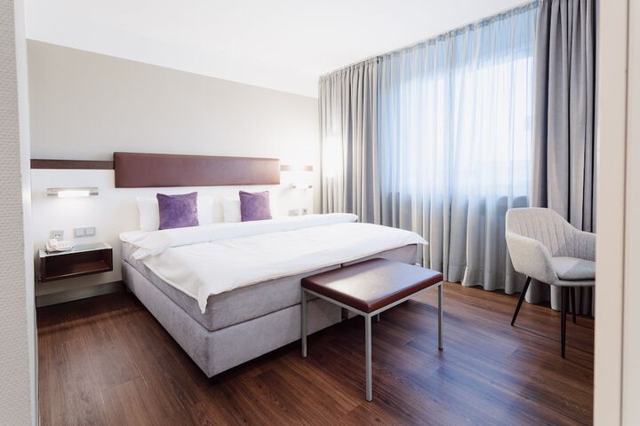 Room 35 of 102