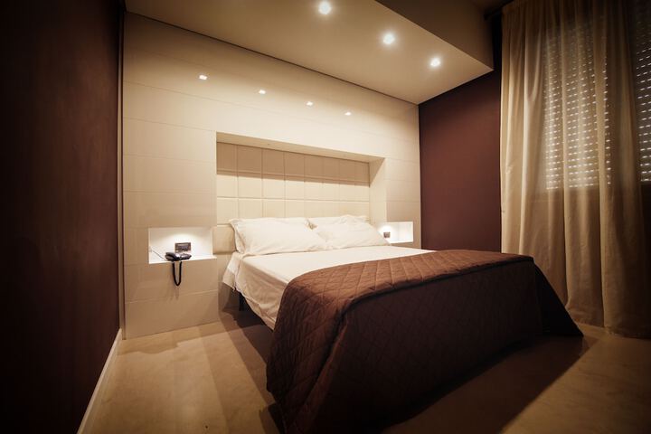 Room 10 of 99