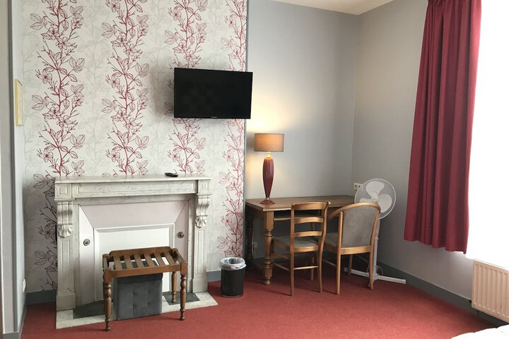 Room 11 of 24