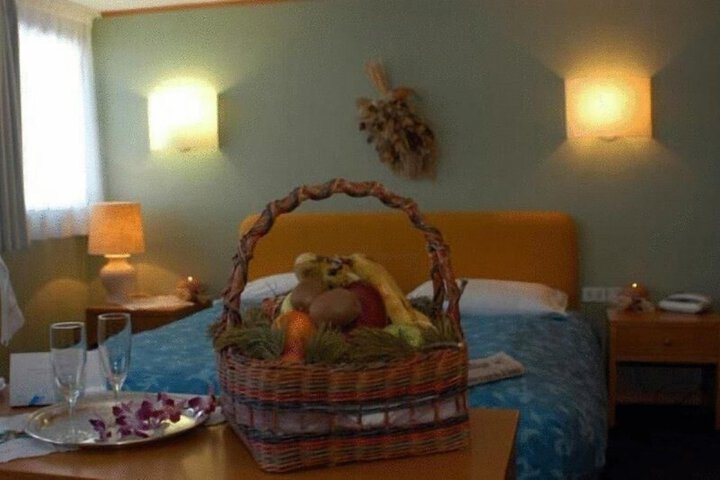 Room 9 of 29