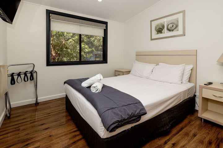 Room 18 of 102