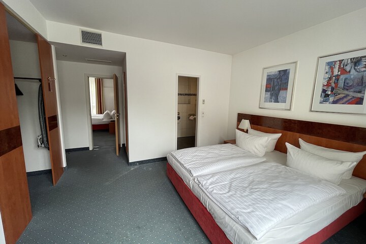 Room 16 of 54