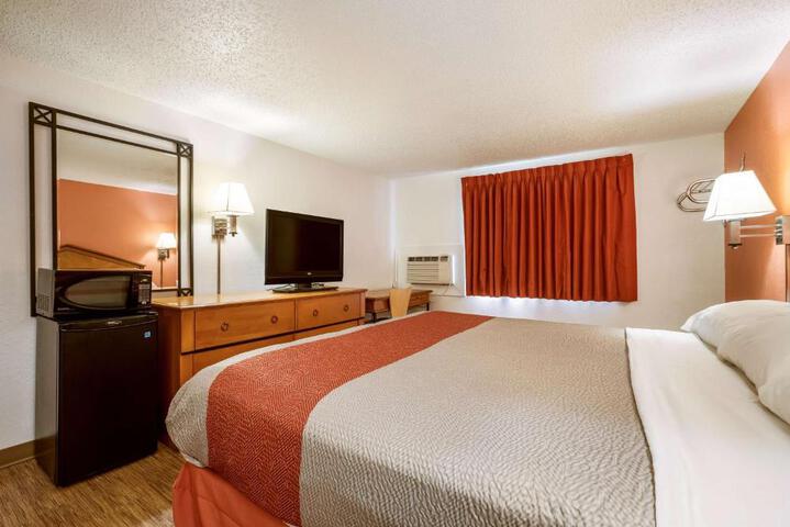 1 King Bed (6 of 7)