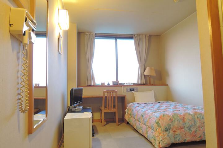 Room 11 of 48