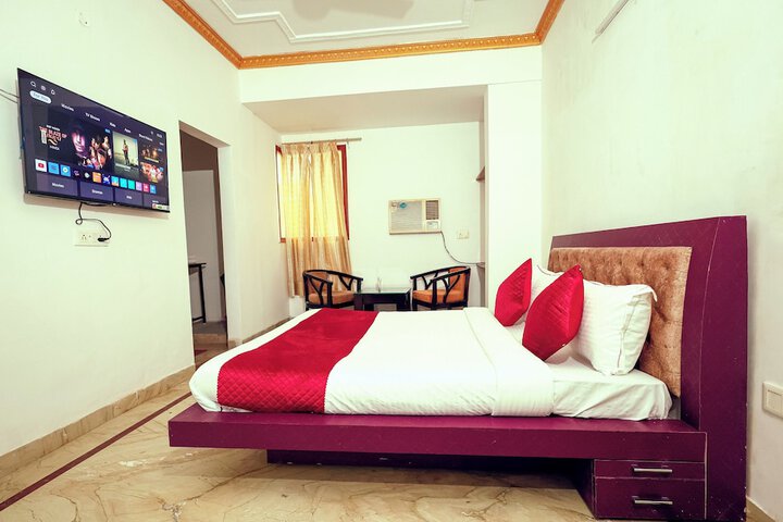 Room 12 of 28