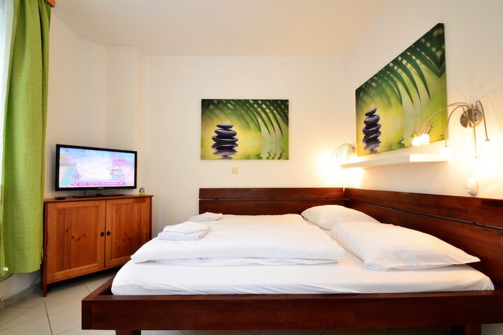 Room 25 of 133