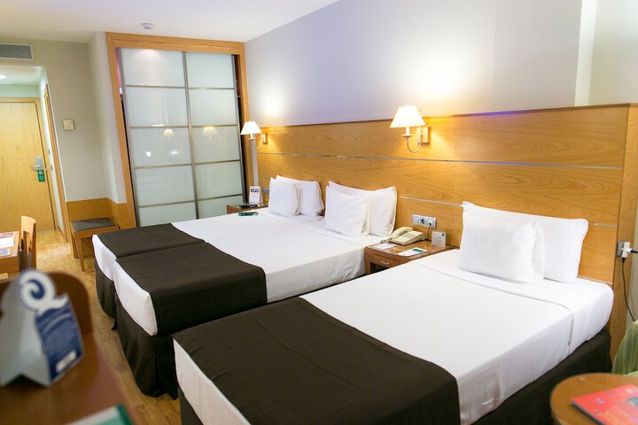 Room 7 of 90