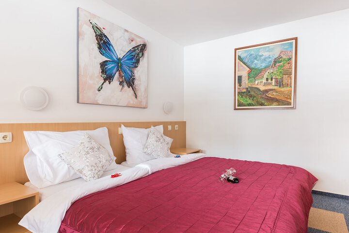 Room 15 of 125