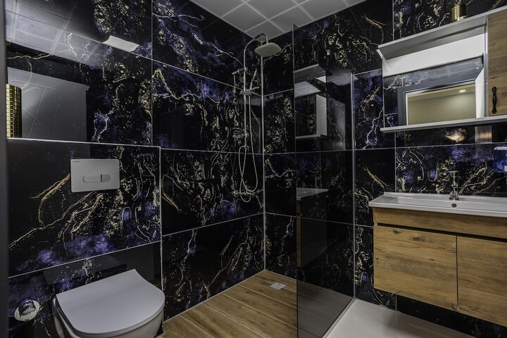 Room 10 of 20