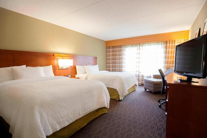 Quadruple Queen Size Bed (1 of 2)