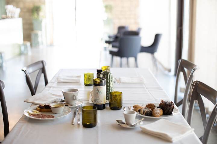 Breakfast/Coffee Service 106 of 121