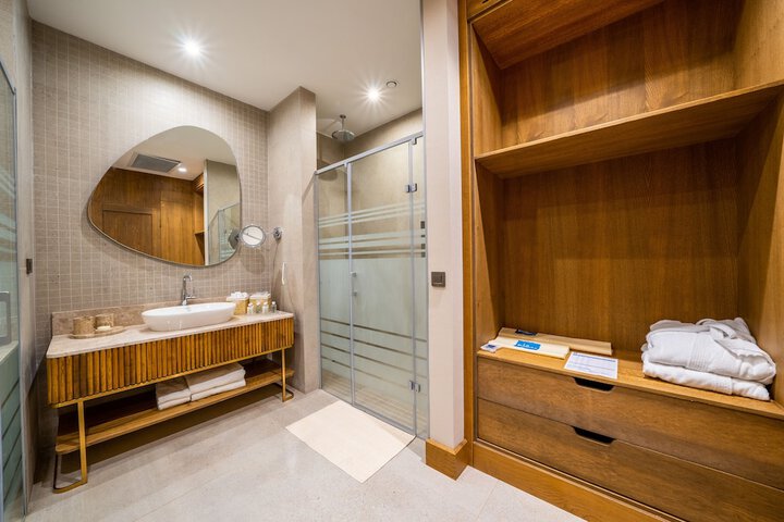 Room 28 of 120