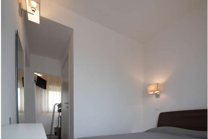Room 18 of 39