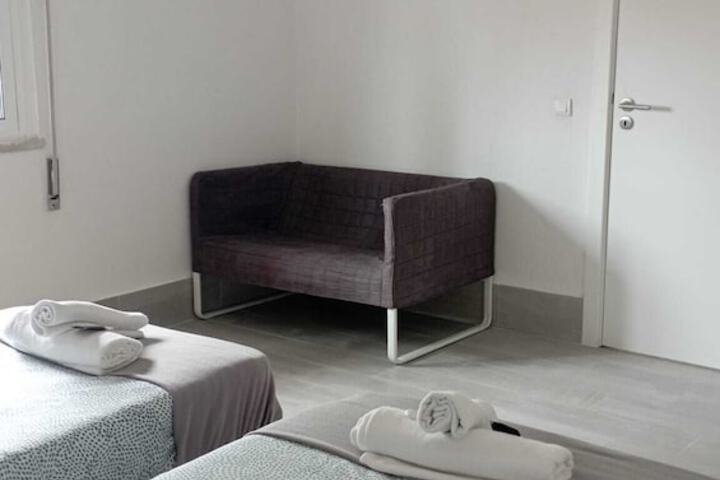 Room 33 of 89