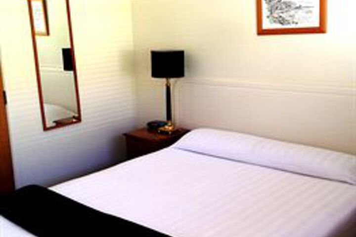 Room 16 of 33