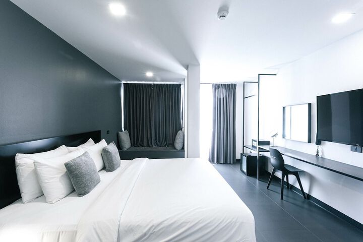 Room 13 of 82