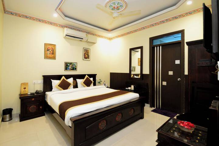 Room 3 of 17