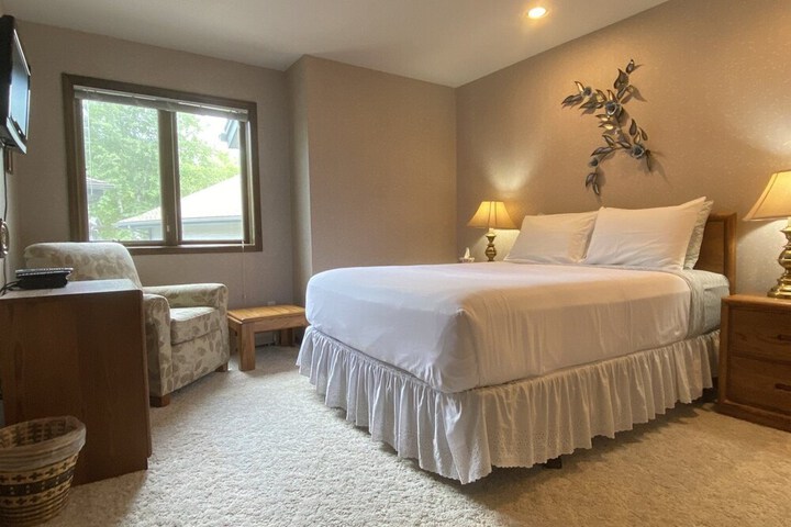Room 6 of 32