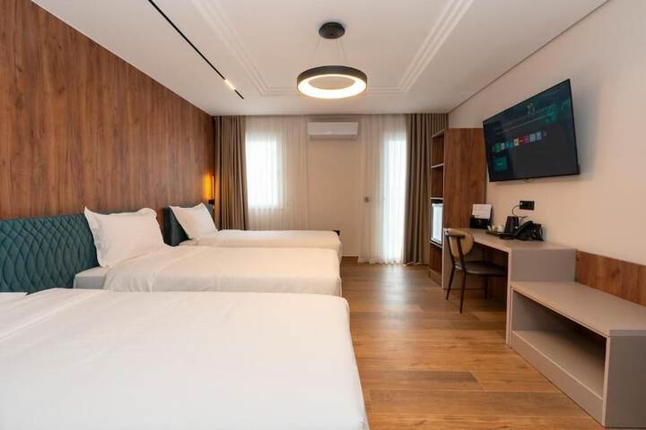Room 28 of 77