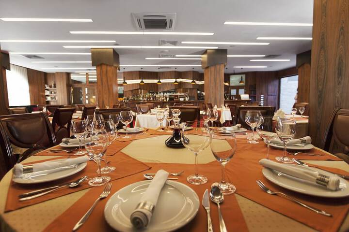 Dining 34 of 85