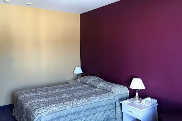 Room 10 of 32
