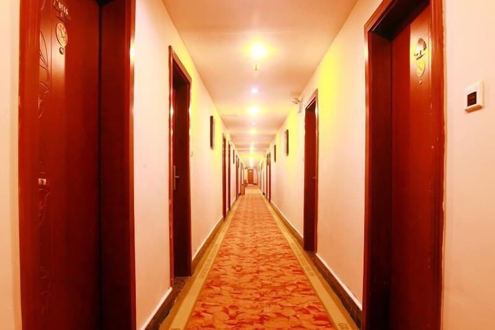 Ballroom/Hall 17 of 20