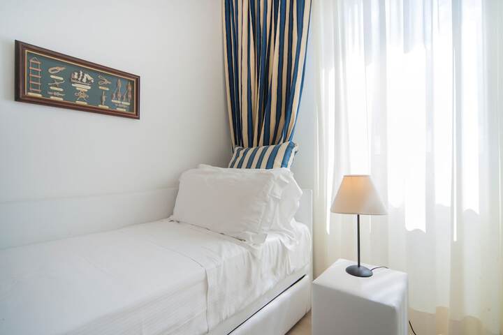 Room 25 of 159