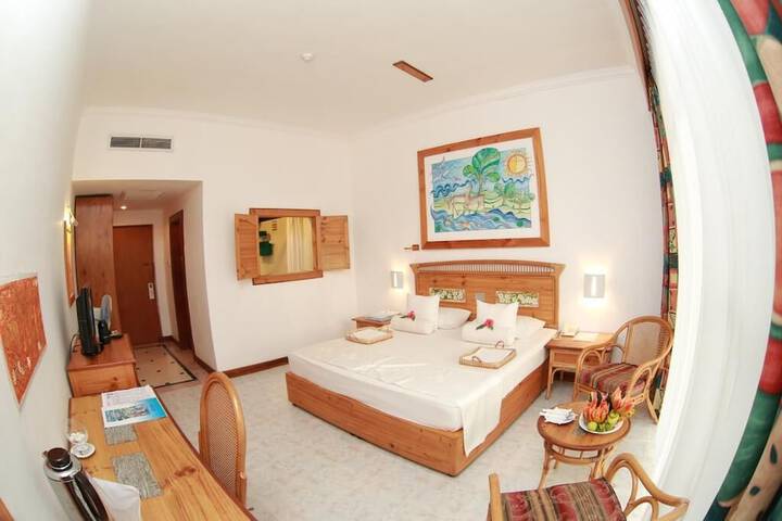 Room 7 of 9
