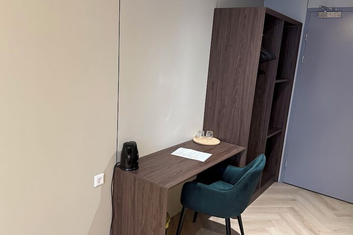Room 7 of 33