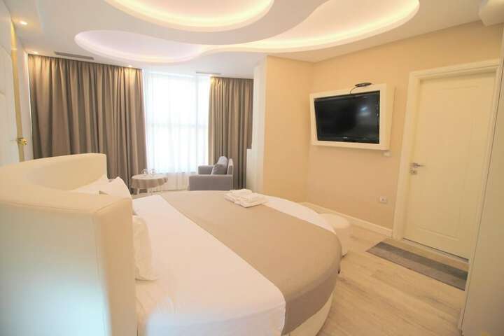 Room 15 of 49