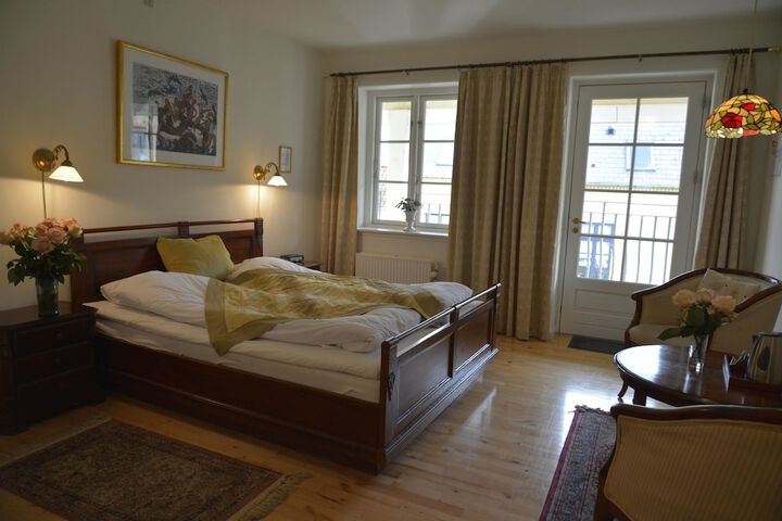 Room 12 of 214
