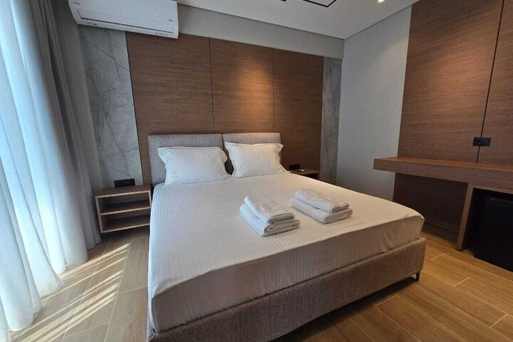 Room 25 of 77