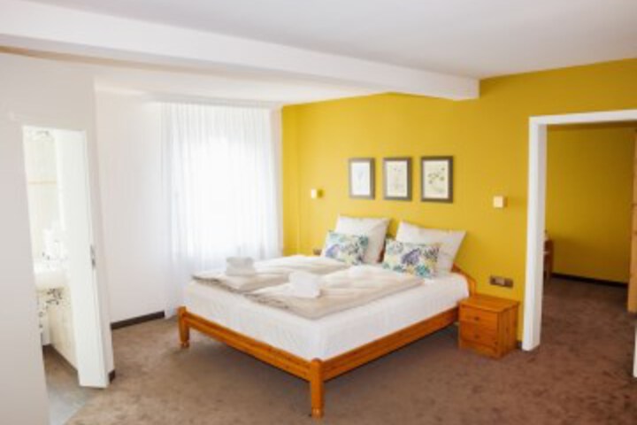 Room 9 of 36