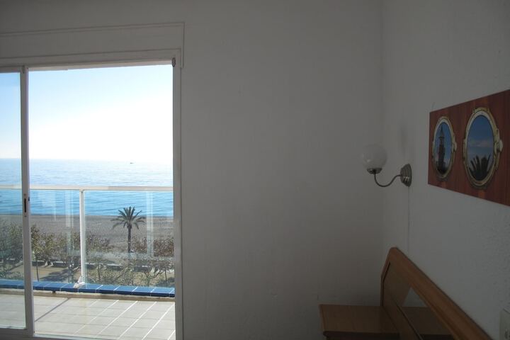 Room 8 of 12
