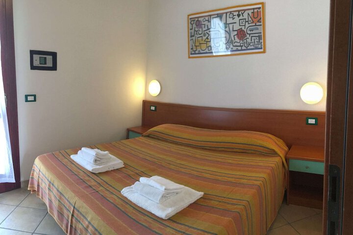 Room 3 of 40