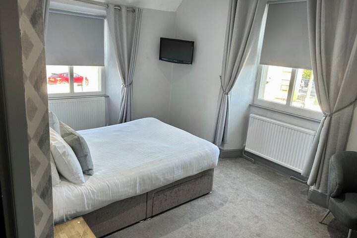 Room 9 of 142
