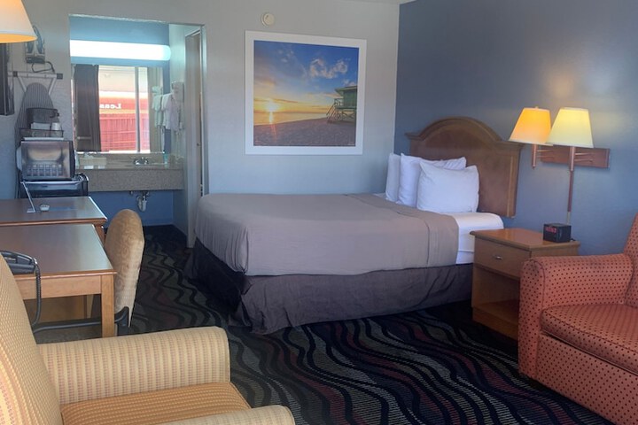 2 Queen Beds (2 of 10)