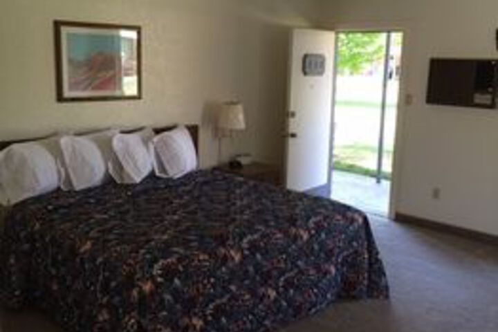 Room 11 of 18