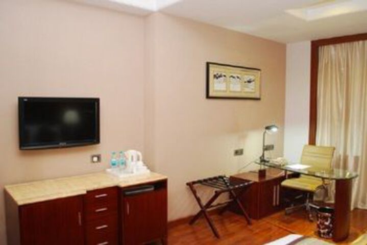 Room 7 of 11