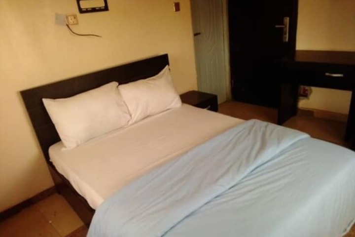 Room 3 of 11