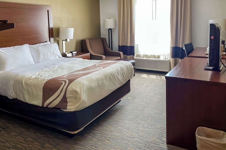 Double Accessible King Size Bed (4 of 16)