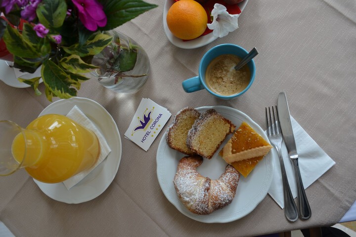 Breakfast/Coffee Service 24 of 39