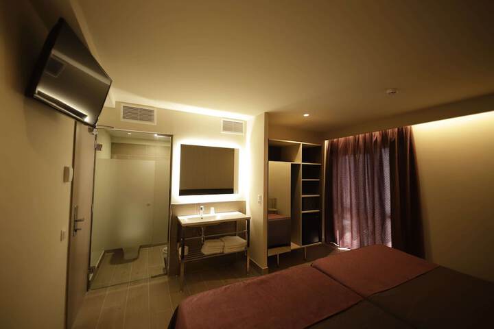 Room 9 of 62