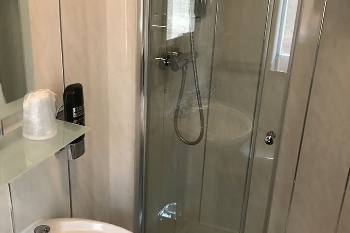 Room 50 of 82