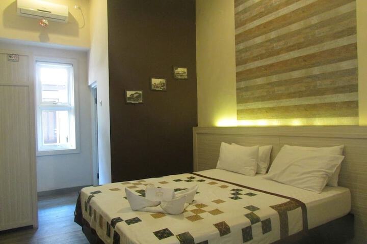 Room 9 of 37