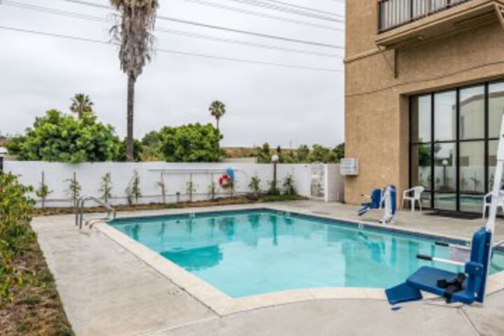 Pool 17 of 25