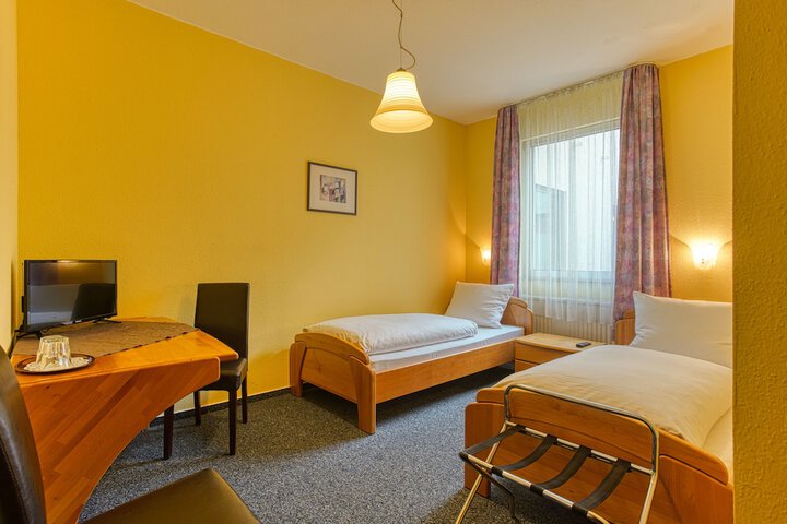 Room 8 of 34