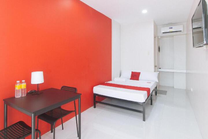 RedDoorz at Aerial Hotel Los Baños