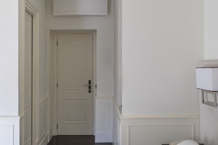 Room 80 of 380