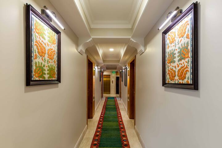 Ballroom/Hall 76 of 115